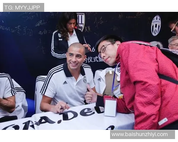 与足球巨星零距离对话 揭秘他背后的拼搏与梦想 与足球巨星零距离对话 揭秘他背后的拼搏与梦想