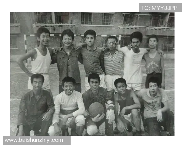 90年代足球传奇人物回顾 世界巨星与时代印记的辉煌岁月 90年代足球传奇人物回顾 世界巨星与时代印记的辉煌岁月